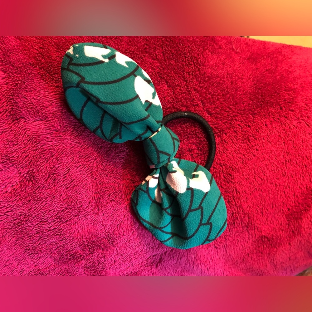 Manuheali’i elastic ponytail hair band